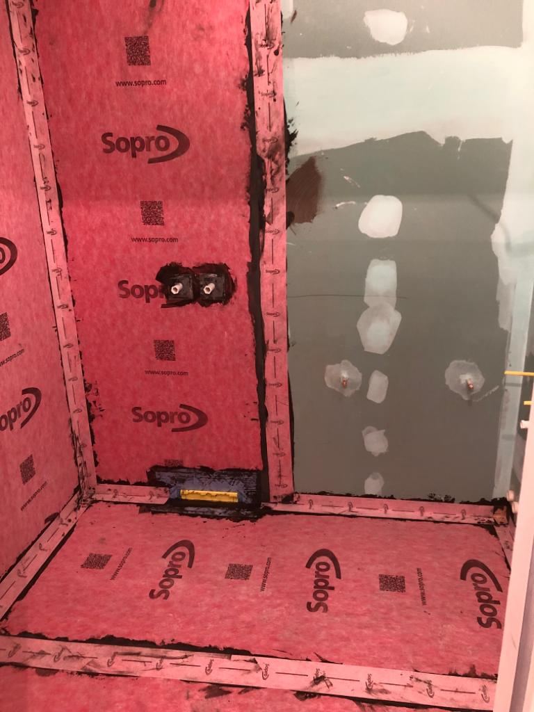 Abdichtung mit Sopro-Dichtsystem vor der Fliesenverlegung – abgeschlossenes Projekt von Adel Fliesenlegerfachbetrieb